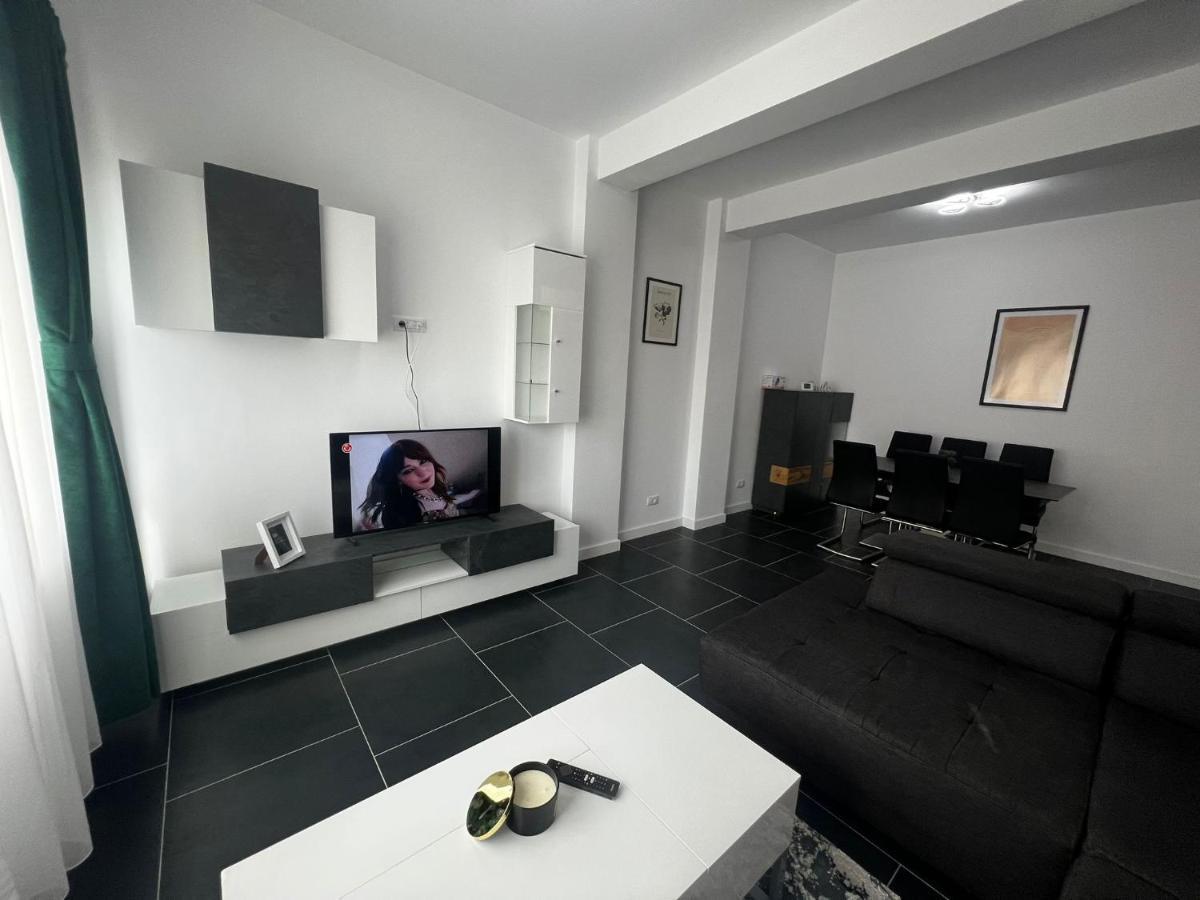 Marvellous Aparthotel With Master Apartments Suceava Luaran gambar